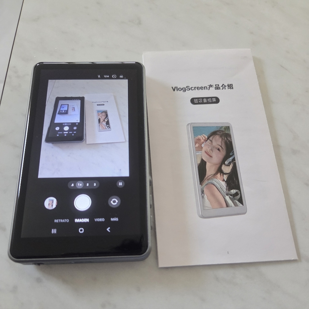 Magnetic Selfie Screen